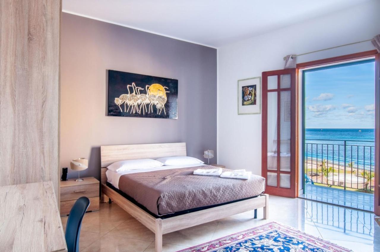 B&B Una Terrazza Sul Golfo Di สเฟอร์ราคาวาลโล ภายนอก รูปภาพ