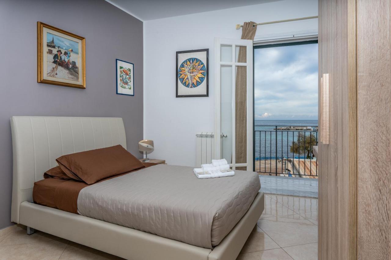 B&B Una Terrazza Sul Golfo Di สเฟอร์ราคาวาลโล ภายนอก รูปภาพ