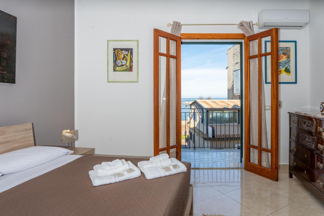 B&B Una Terrazza Sul Golfo Di สเฟอร์ราคาวาลโล ภายนอก รูปภาพ