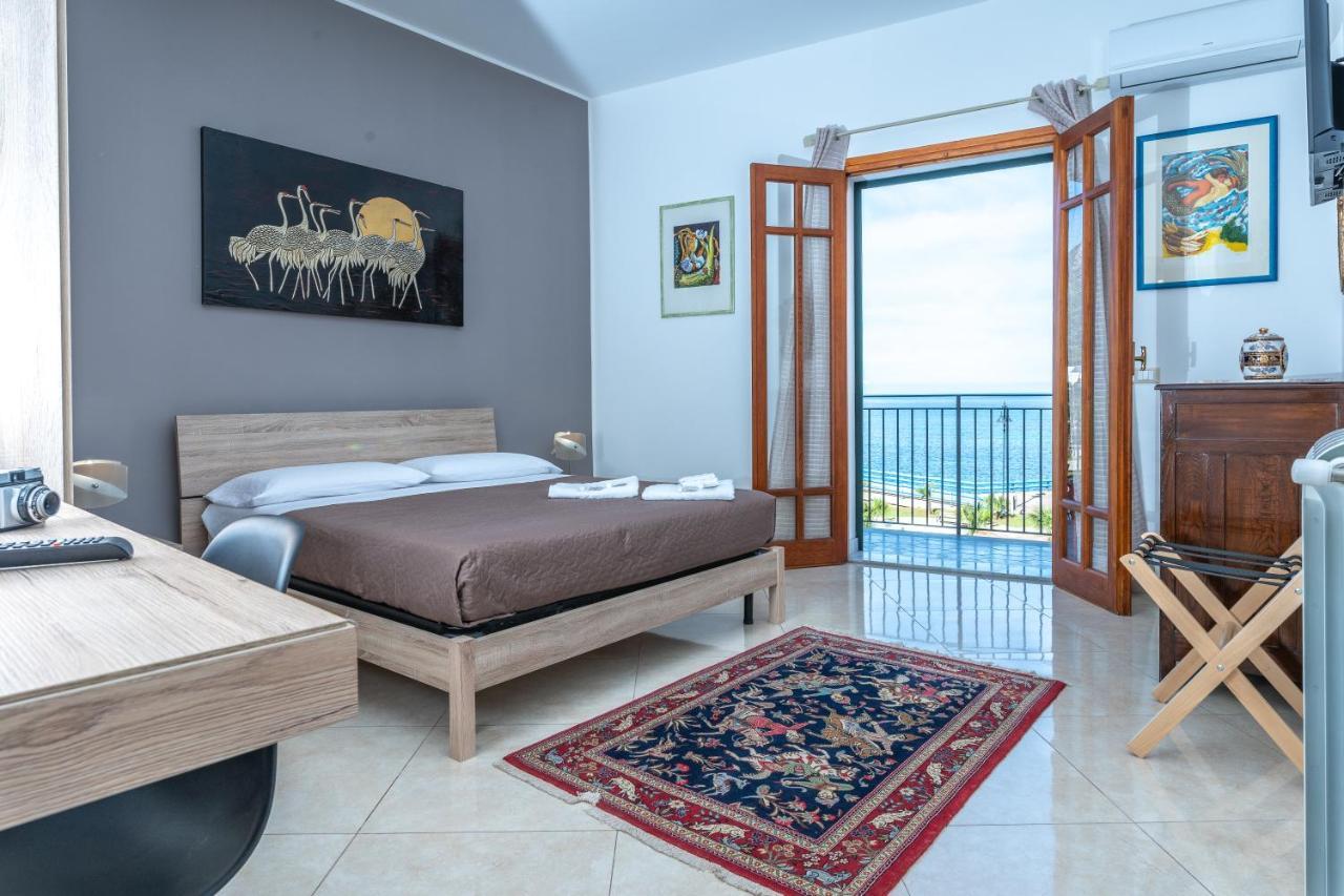 B&B Una Terrazza Sul Golfo Di สเฟอร์ราคาวาลโล ภายนอก รูปภาพ