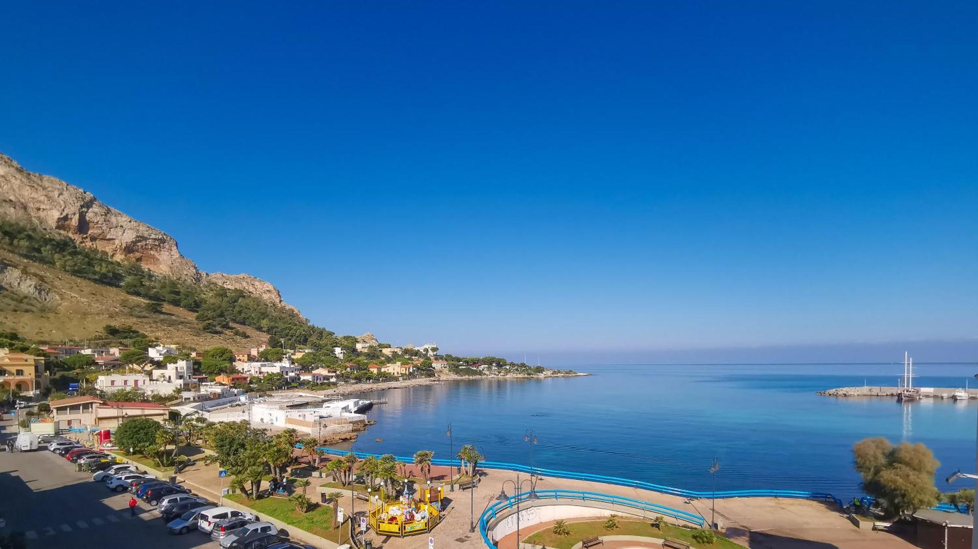 B&B Una Terrazza Sul Golfo Di สเฟอร์ราคาวาลโล ภายนอก รูปภาพ